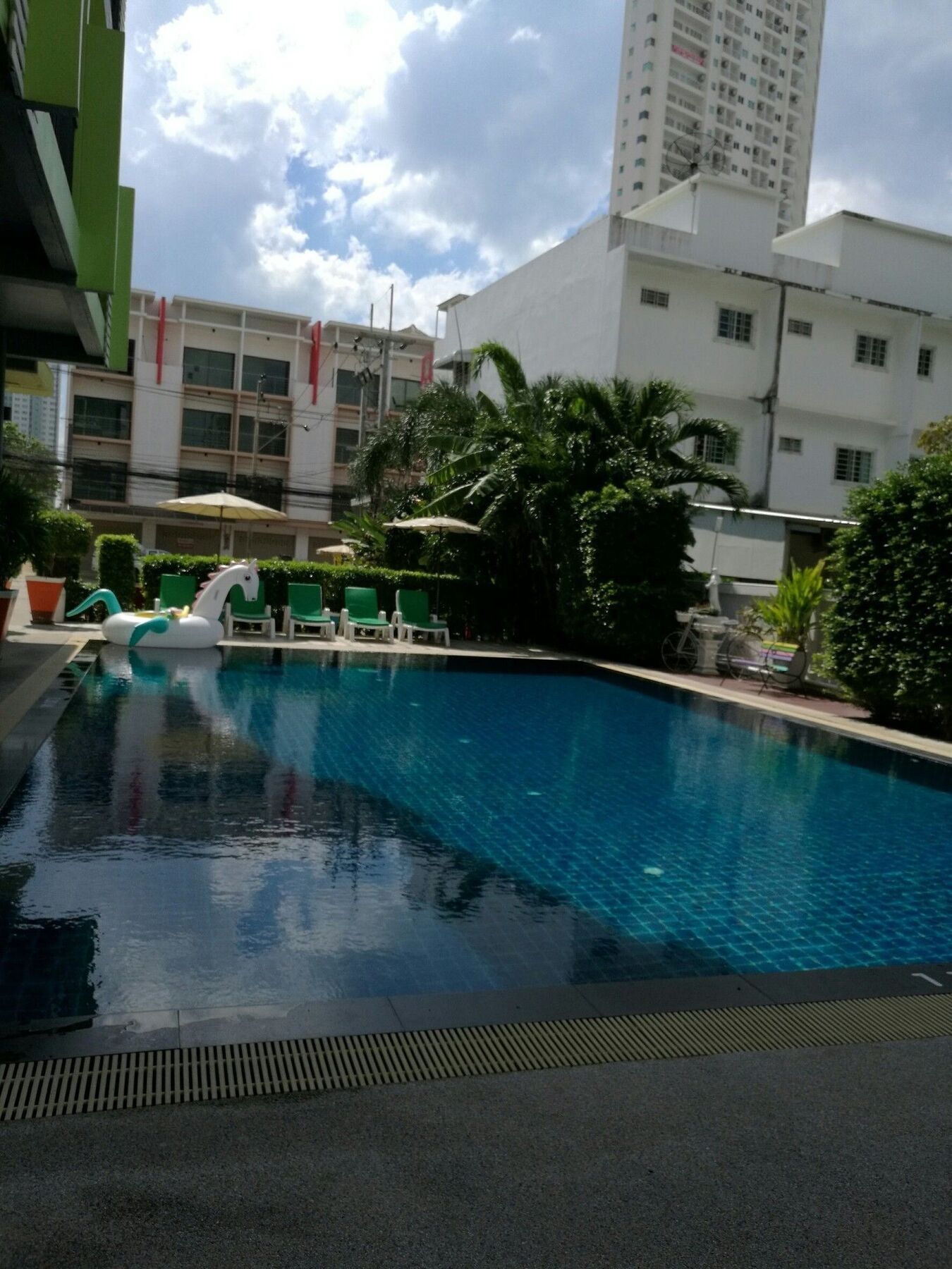 Oyo 75367 Ud Pattaya Hotel 방라뭉 외부 사진