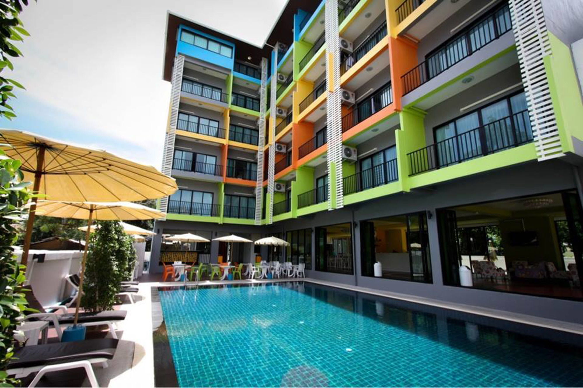 Oyo 75367 Ud Pattaya Hotel 방라뭉 외부 사진