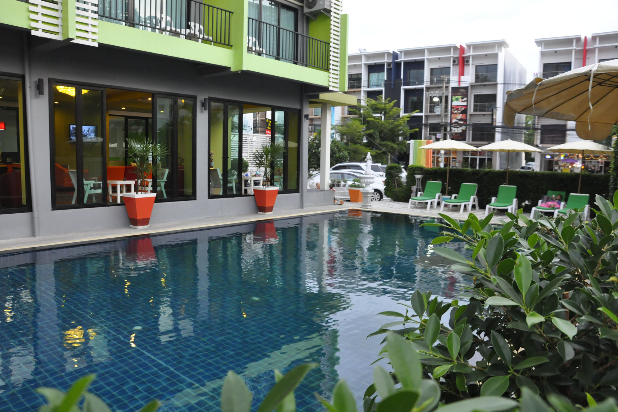 Oyo 75367 Ud Pattaya Hotel 방라뭉 외부 사진